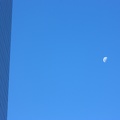 Moon trap between buildings
