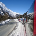 O trem e a rodovia - Trem Bernina Express (Tirano / St. Moritz)- Suica